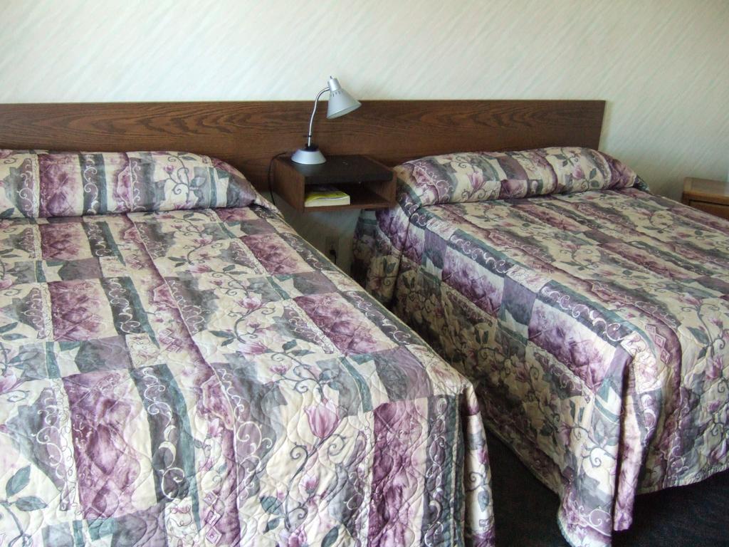 Wild Rose Inn Vegreville Room photo